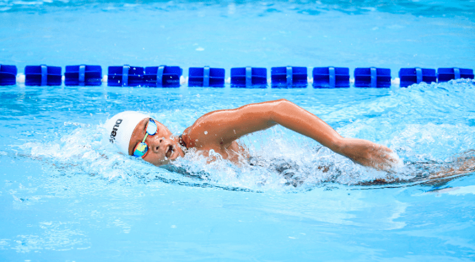 average swimming speed swimming in the pool checking speed